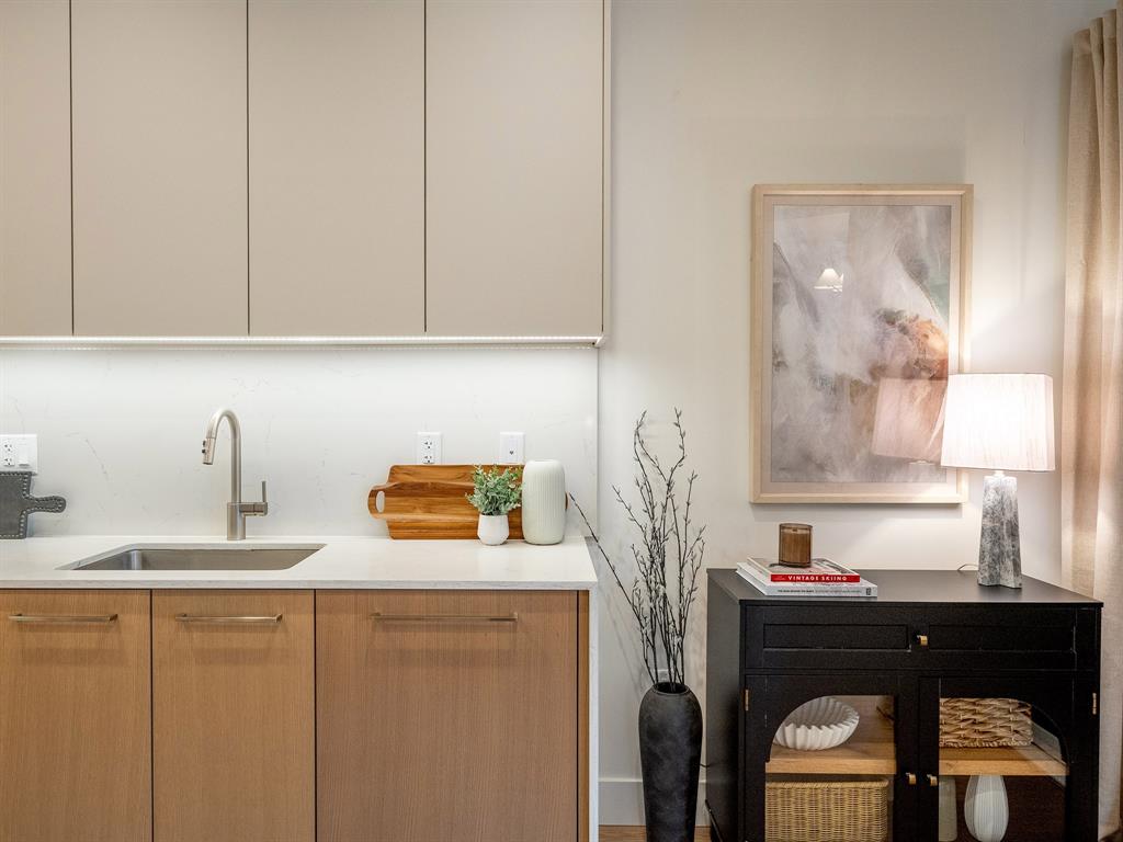 #206 – 4365 Northlands Boulevard