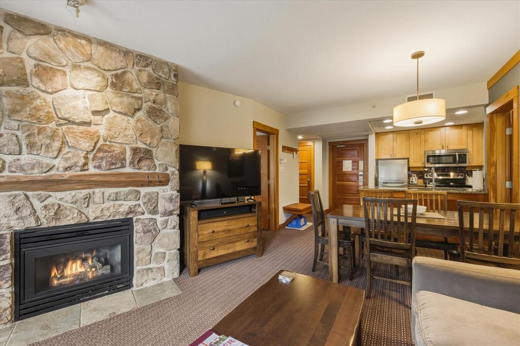 #416C – 2036 London Lane