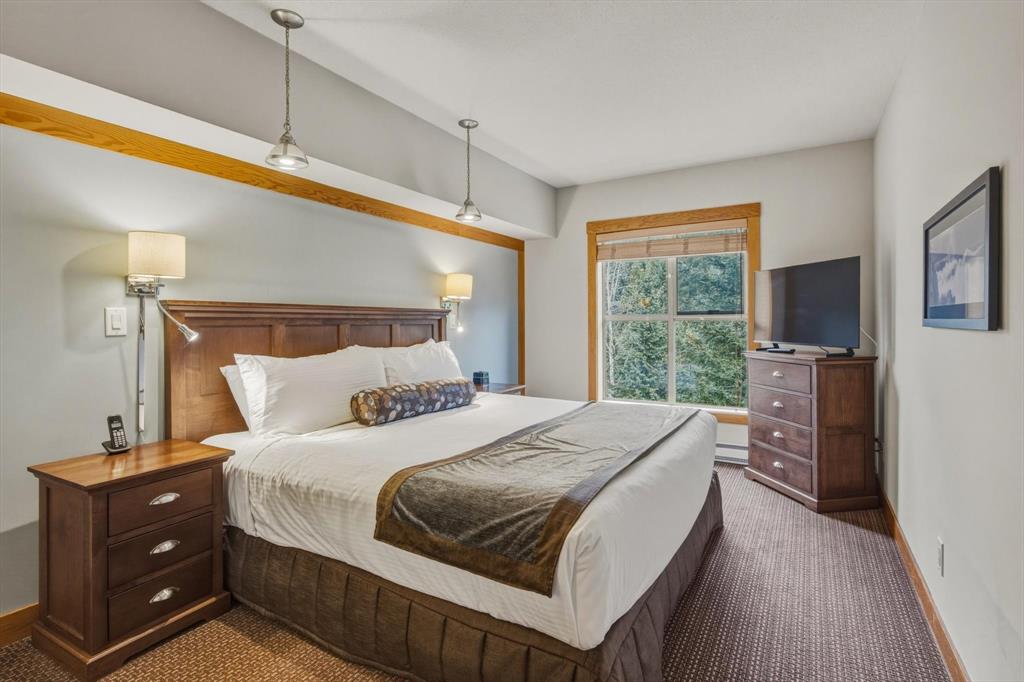 #416C – 2036 London Lane