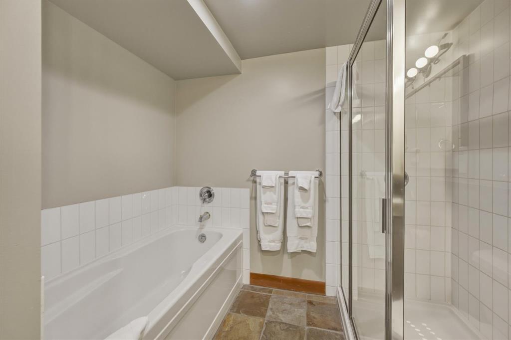 #416C – 2036 London Lane