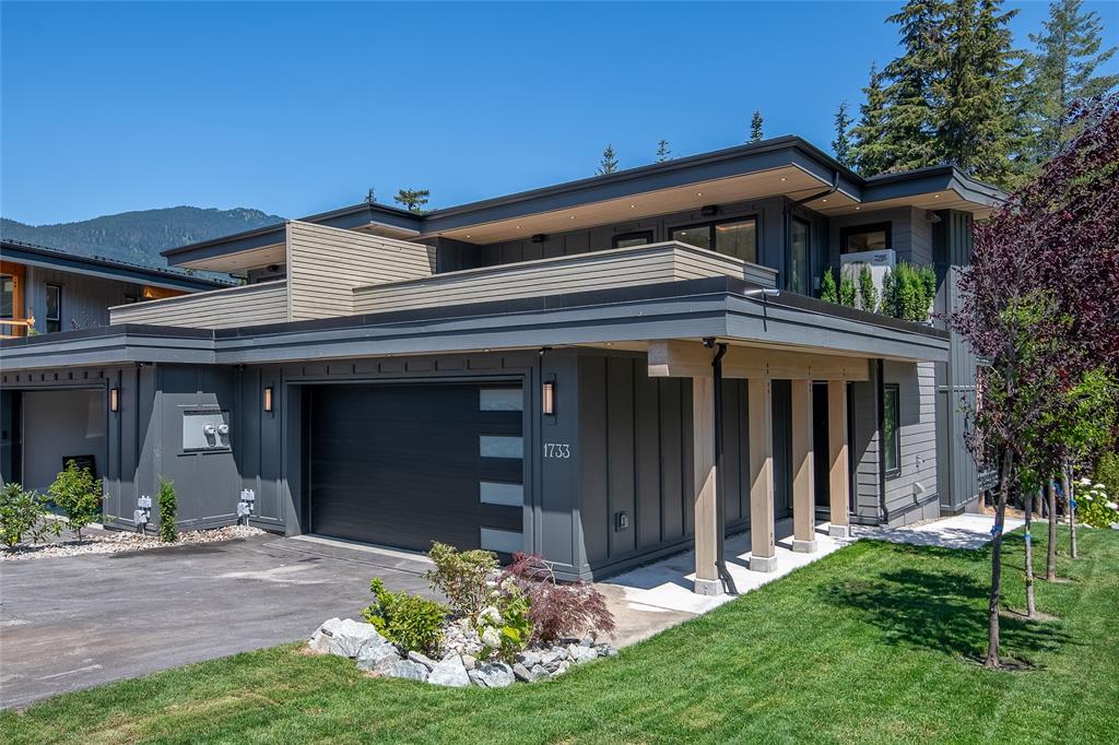 1733 River Run Place