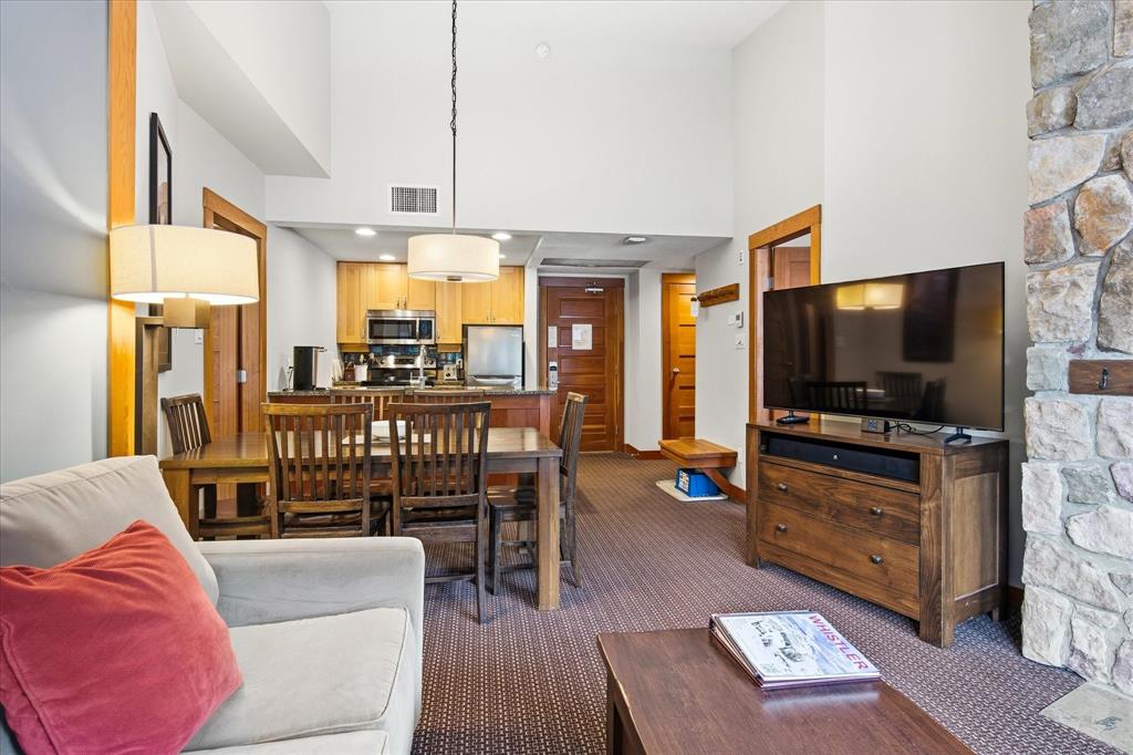 #637B – 2036 London Lane