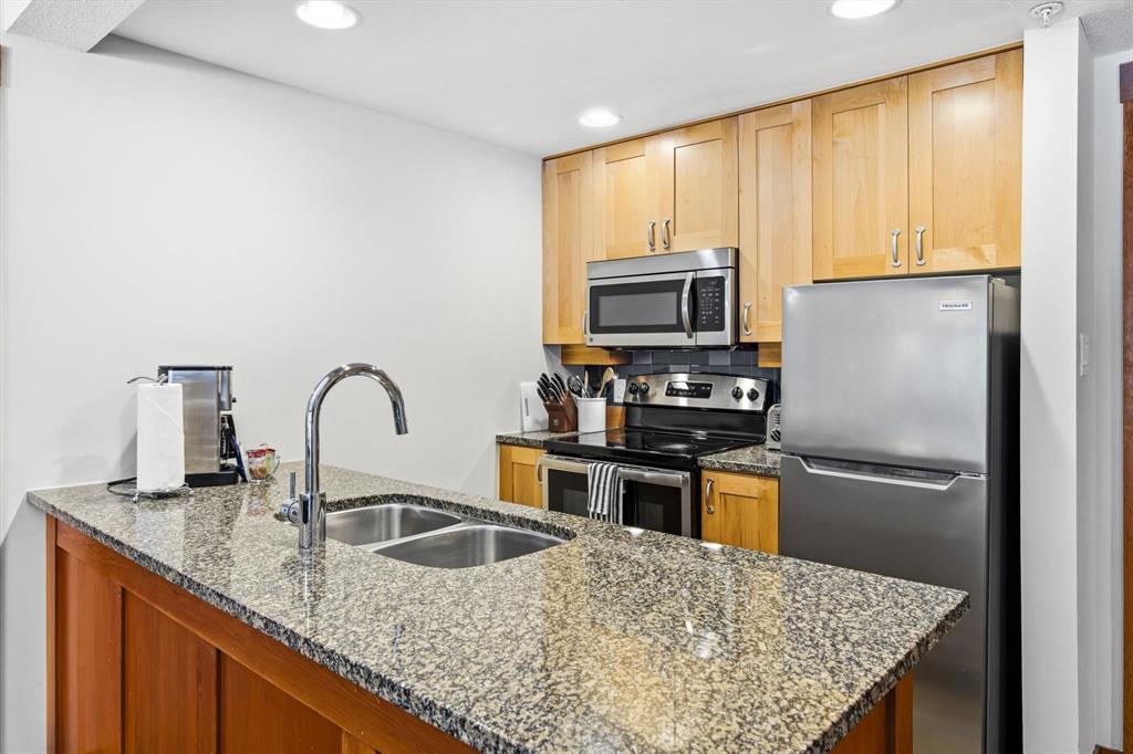 #637B – 2036 London Lane