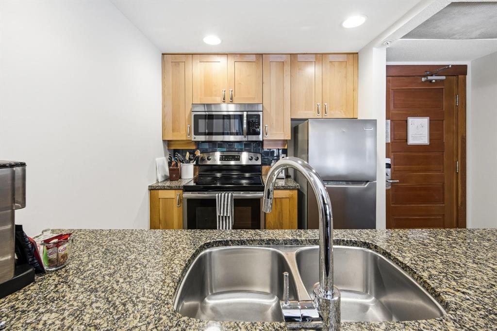 #637B – 2036 London Lane