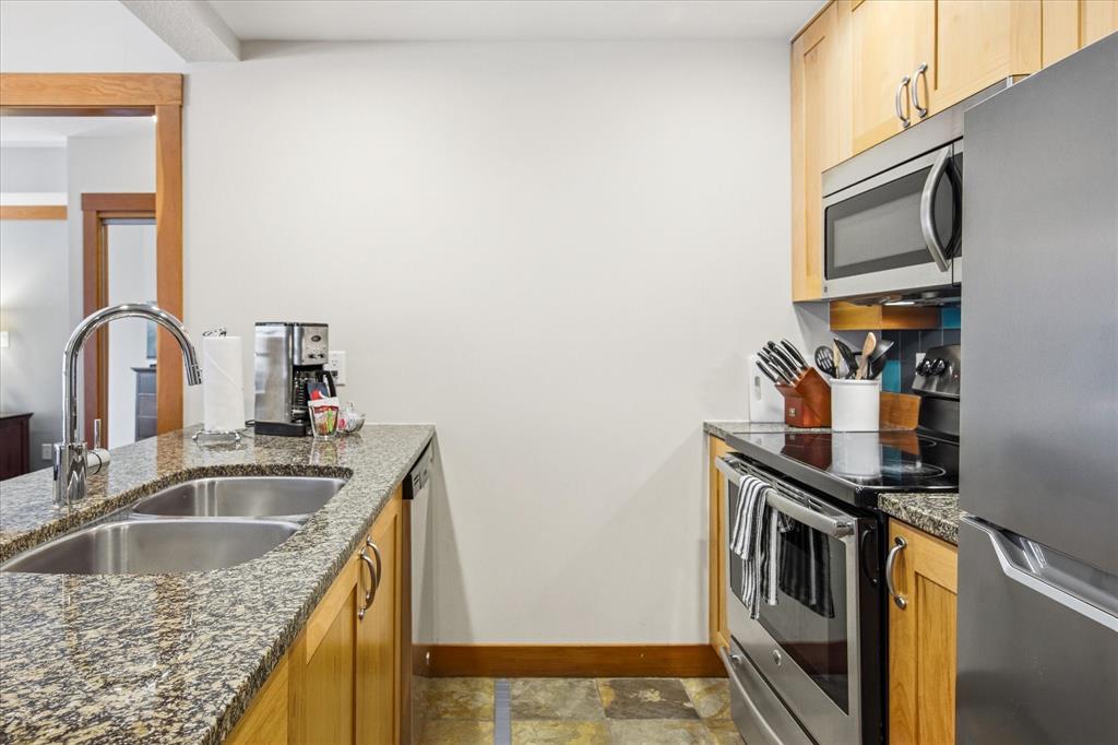 #637B – 2036 London Lane