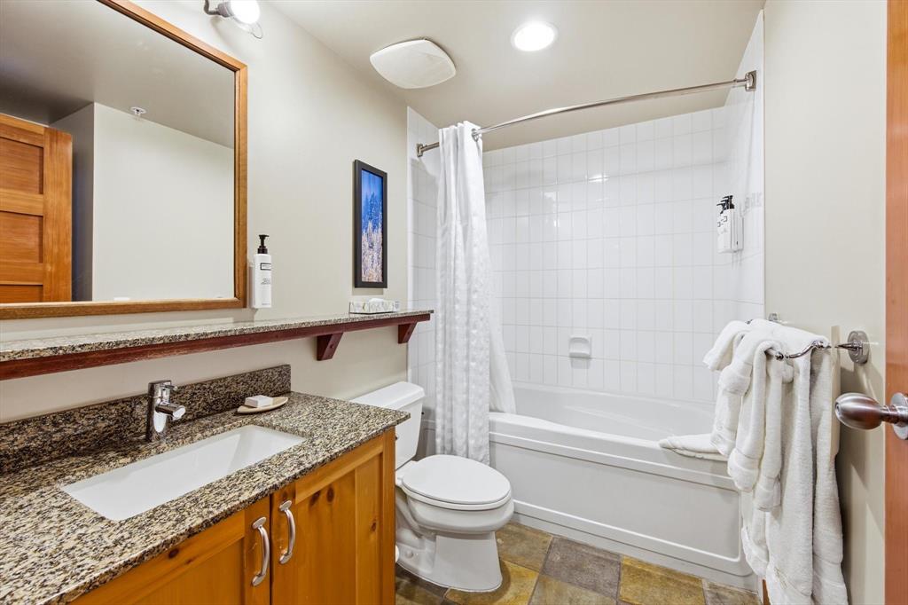 #637B – 2036 London Lane