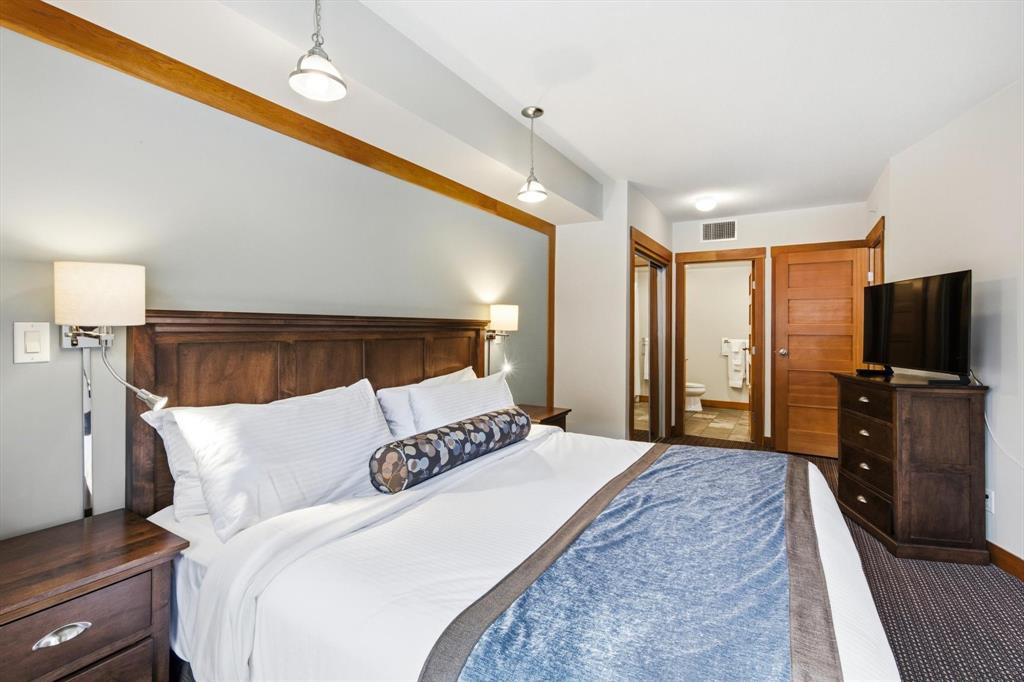 #637B – 2036 London Lane