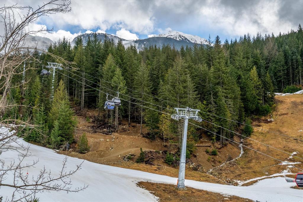 #637B – 2036 London Lane