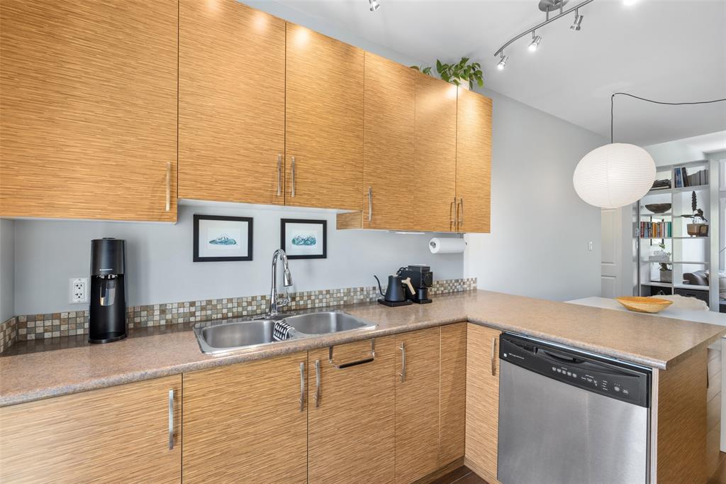 #6 – 7450 Prospect Street