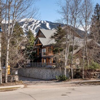 #3 – 4388 Northlands Boulevard