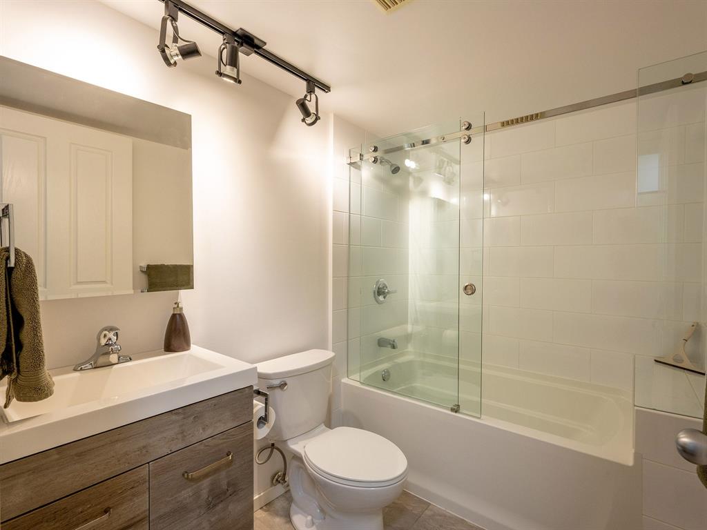 #3 – 4388 Northlands Boulevard