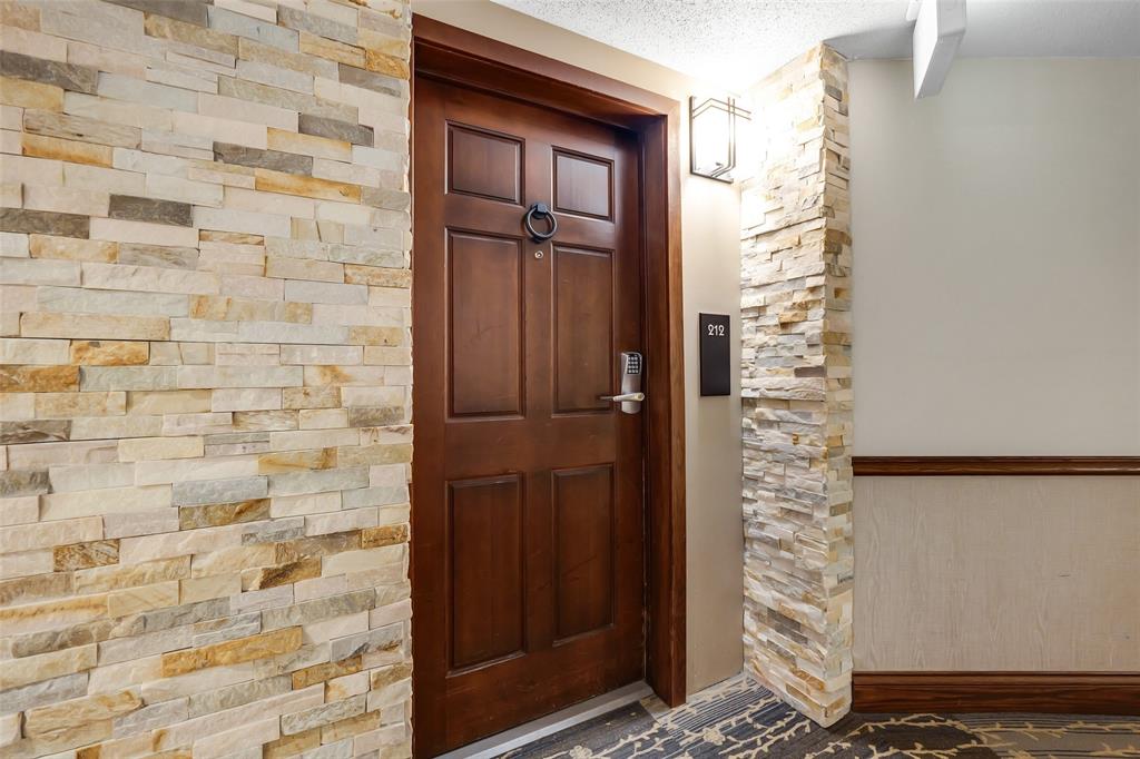 #212 – 4800 Spearhead Drive