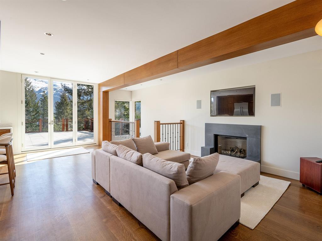 8364 Mountain View Drive