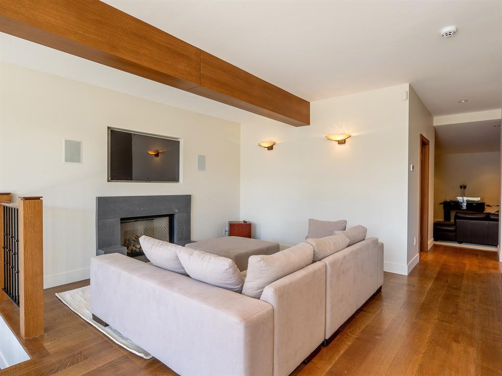 8364 Mountain View Drive