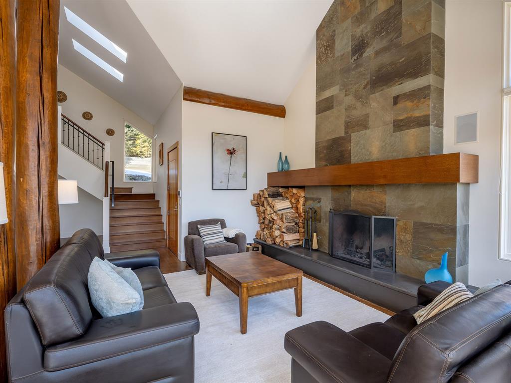 8364 Mountain View Drive