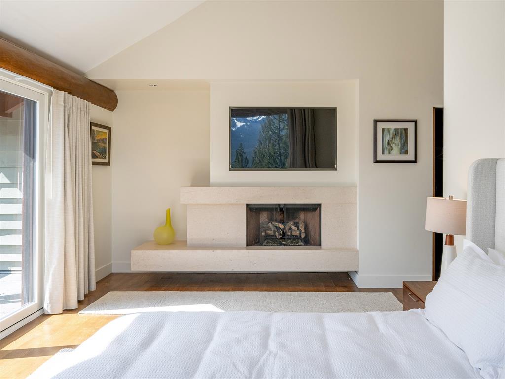 8364 Mountain View Drive