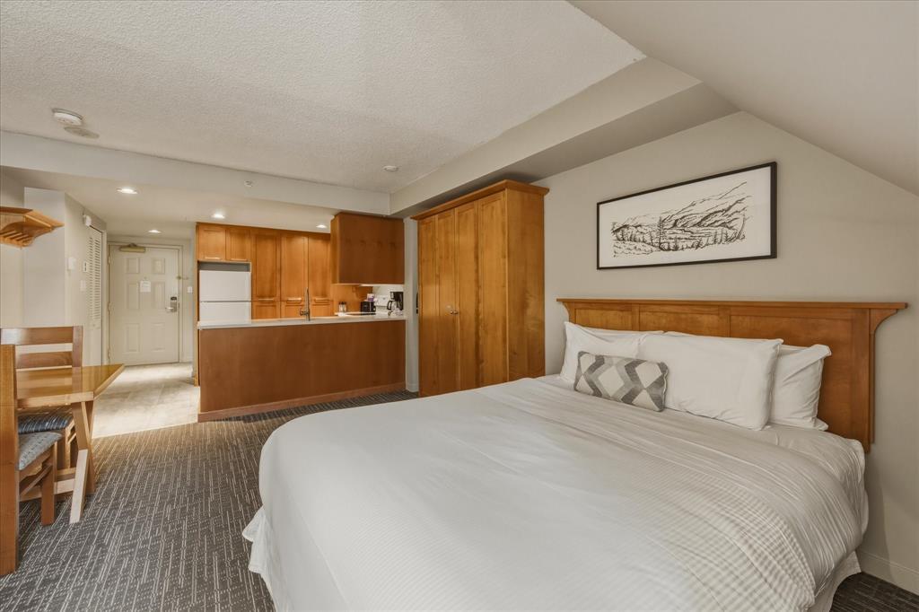 #4402 – 4295 Blackcomb Way