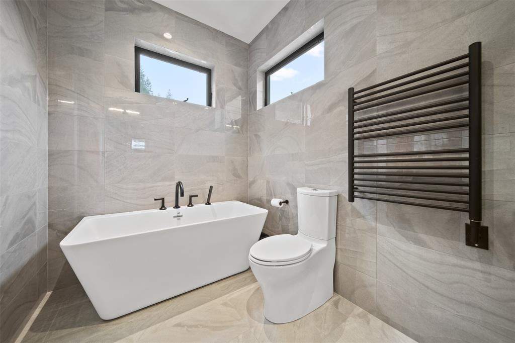 #4 – 1350 Cloudburst Drive