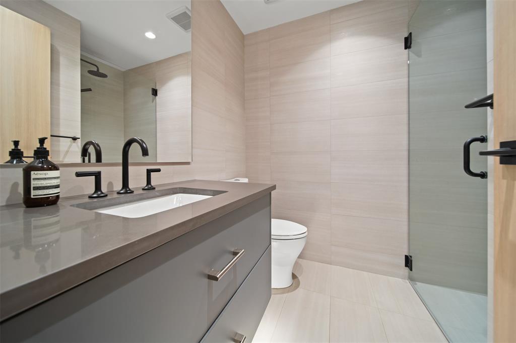 #4 – 1350 Cloudburst Drive