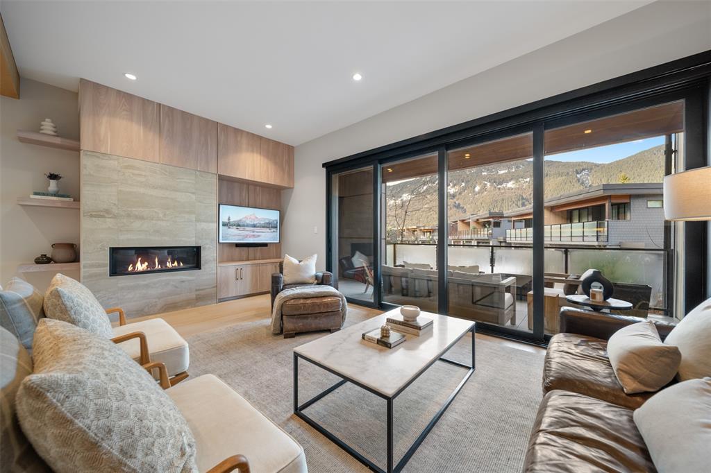 #4 – 1350 Cloudburst Drive