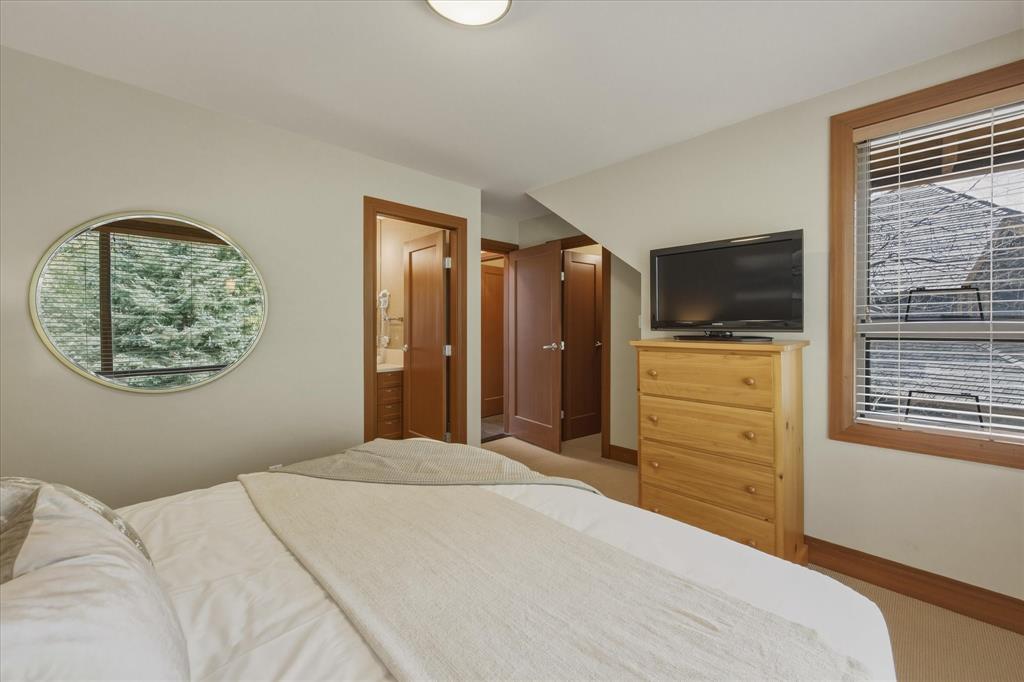 4827 Casabella Crescent