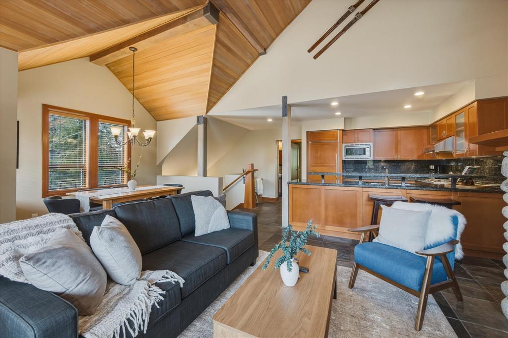 4827 Casabella Crescent