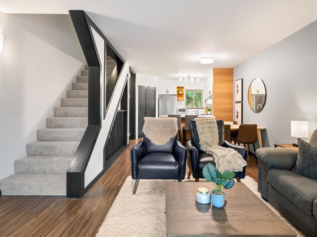 #20C – 3102 Panorama Ridge