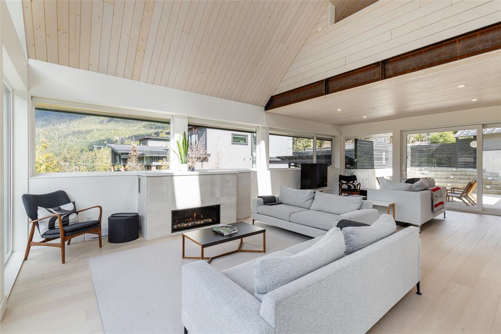 9111 Riverside Drive