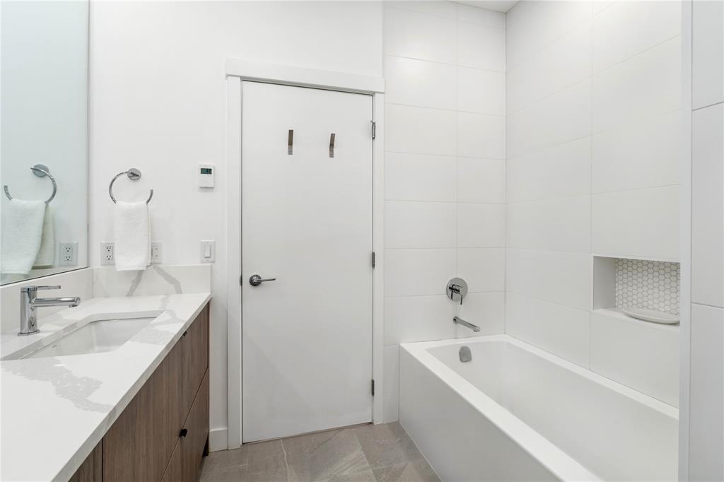 #41 – 4000 Sunstone Way