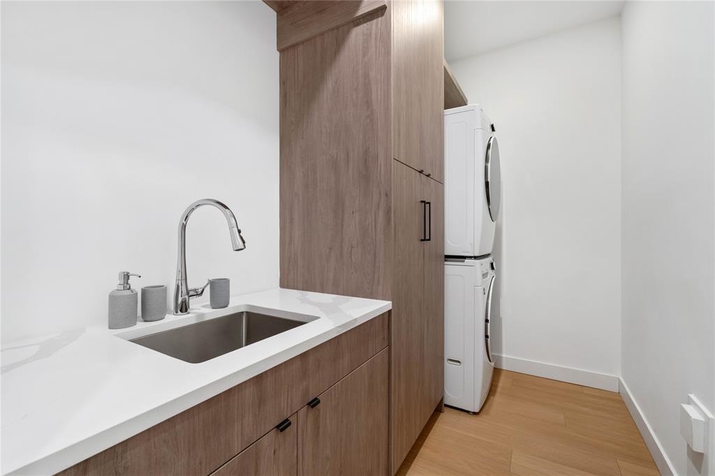 #41 – 4000 Sunstone Way