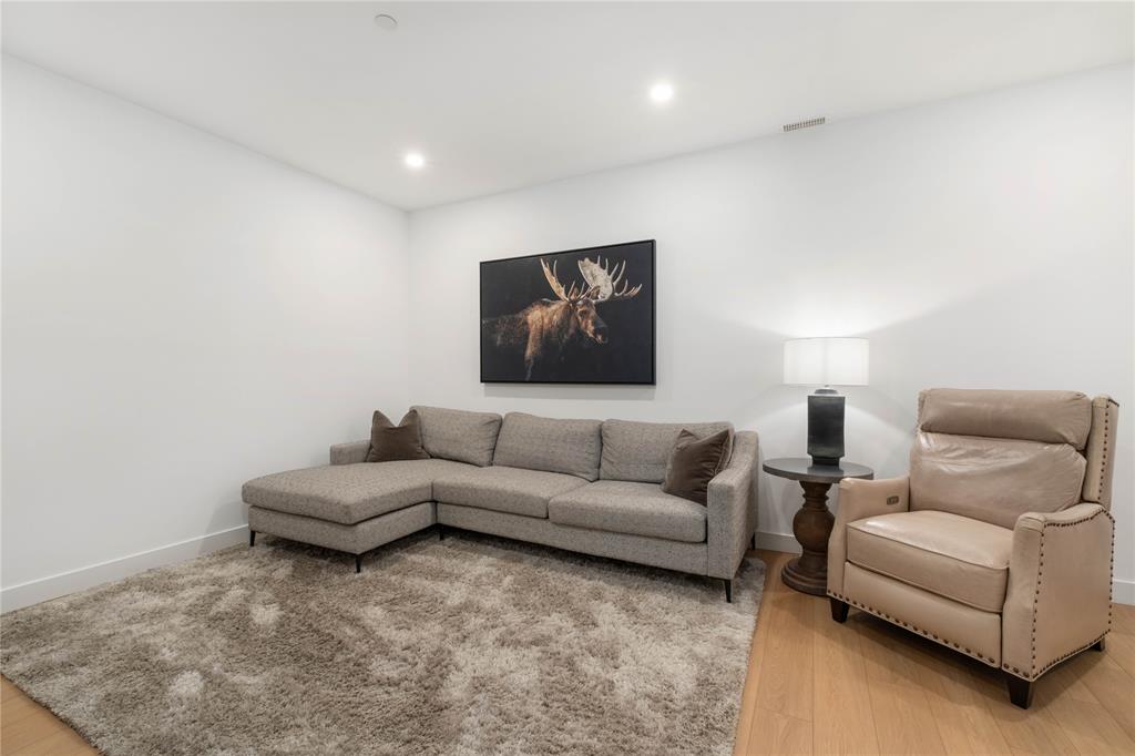 #41 – 4000 Sunstone Way