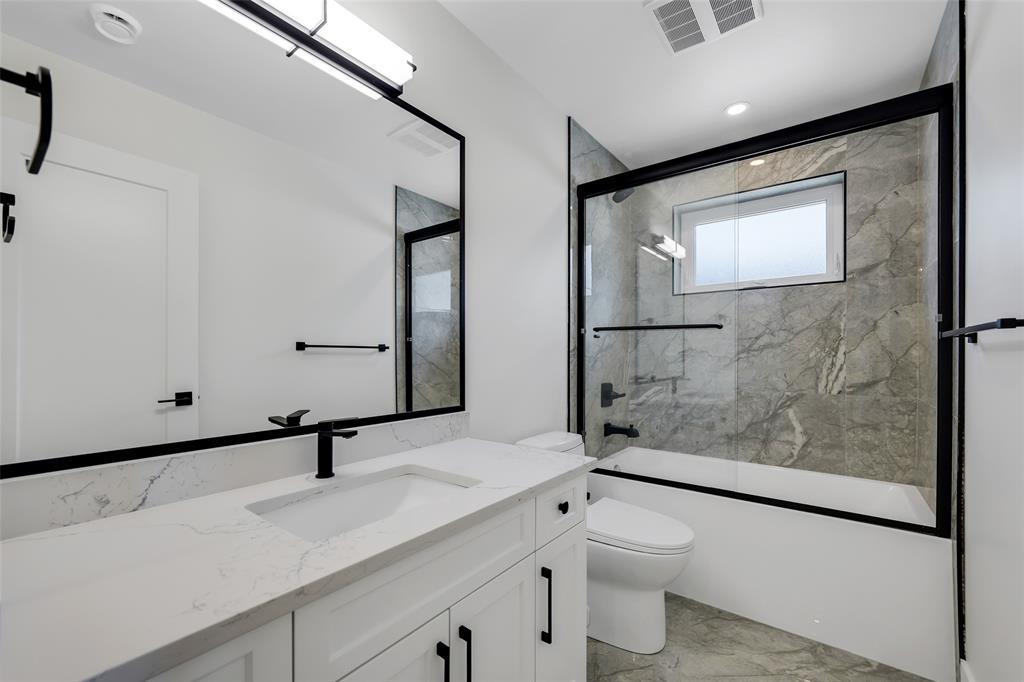 1005 Phare Crescent