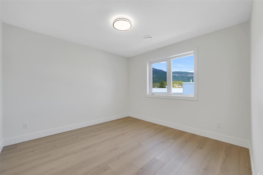 1005 Phare Crescent