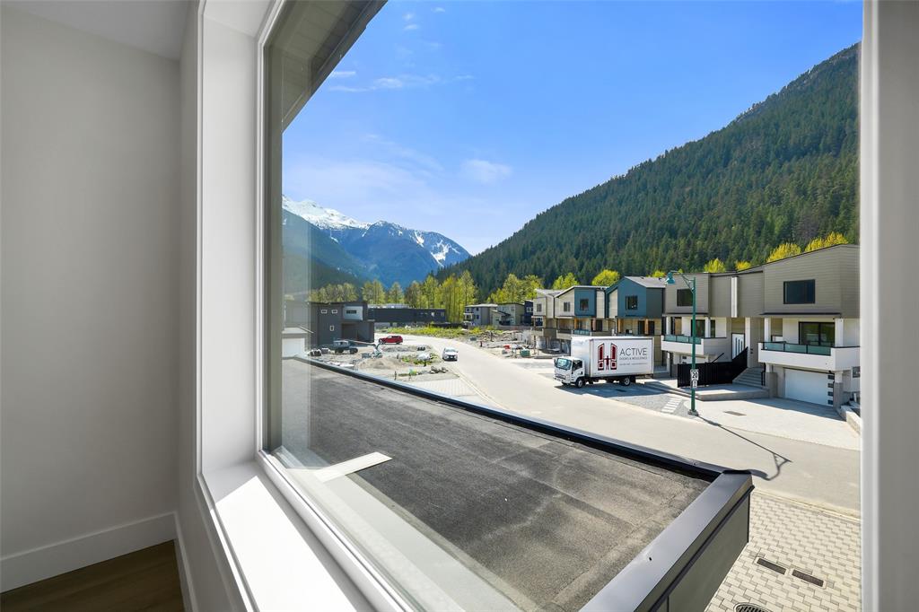 1005 Phare Crescent