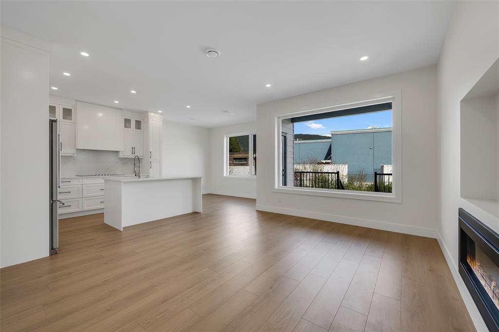 1005 Phare Crescent