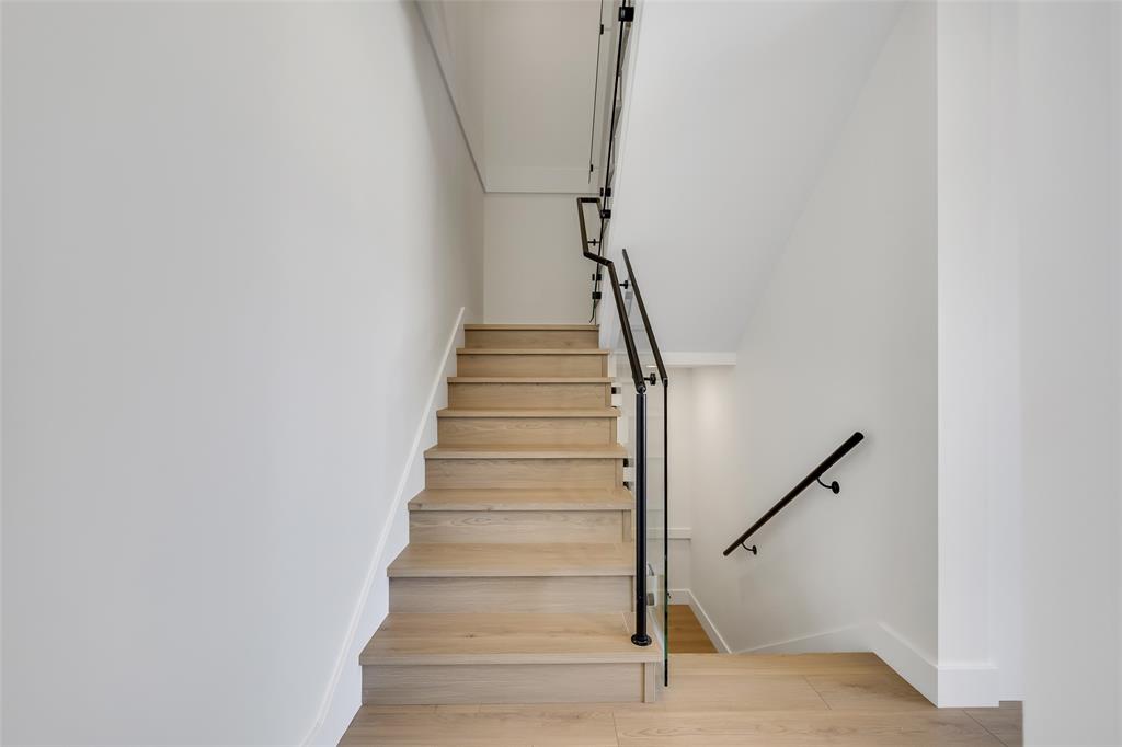 1005 Phare Crescent