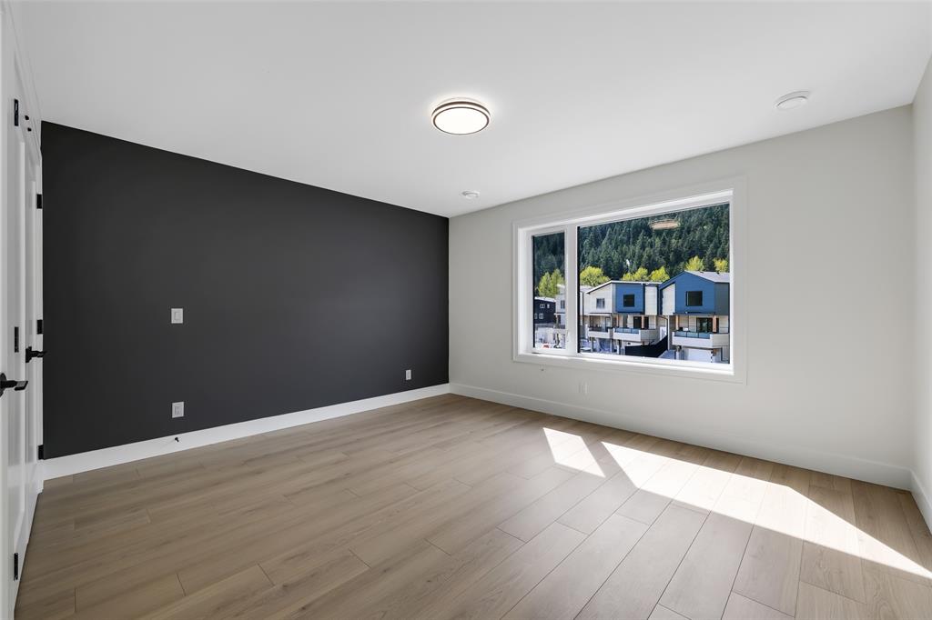 1005 Phare Crescent