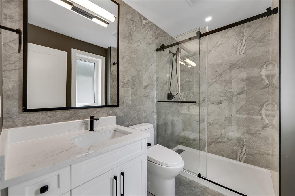 1005 Phare Crescent