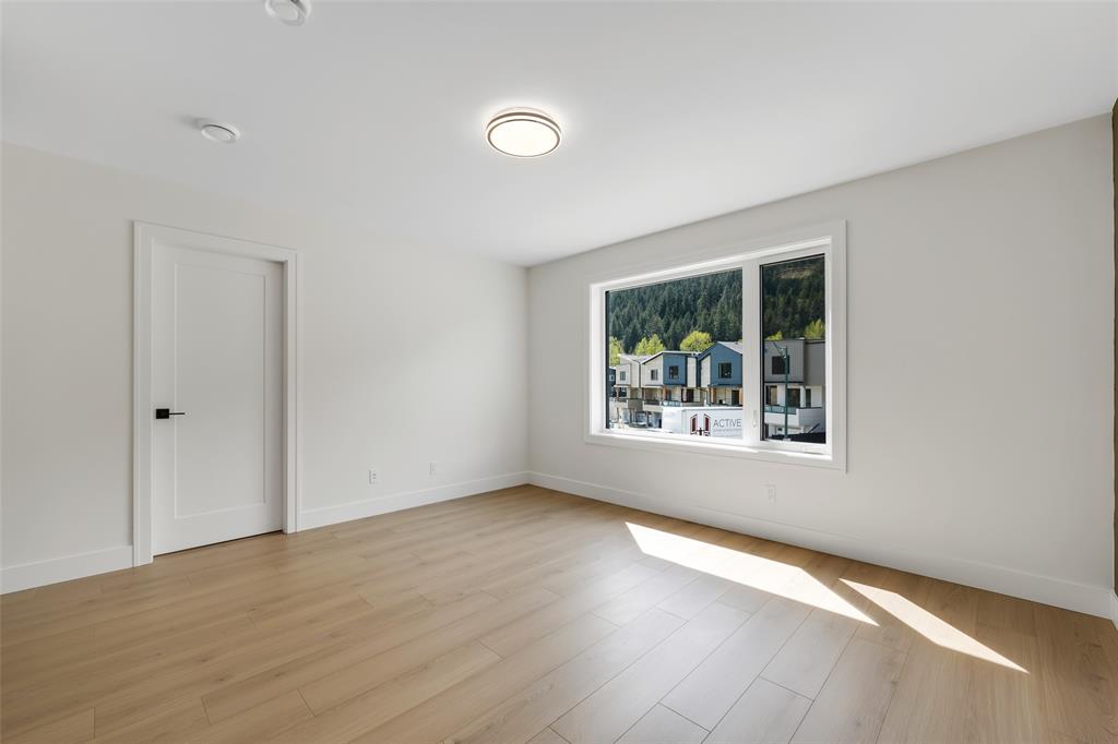 1005 Phare Crescent
