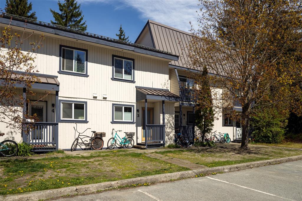 #3 – 1470 Laurel Street