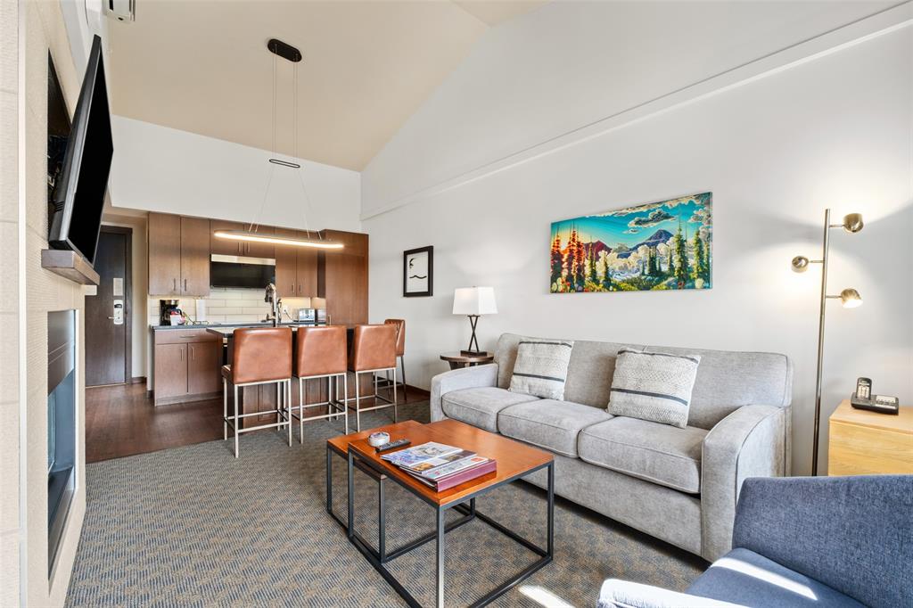 #404C – 2020 London Lane