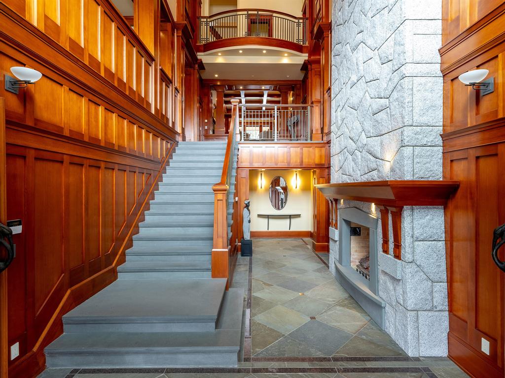 3833 Sunridge Drive