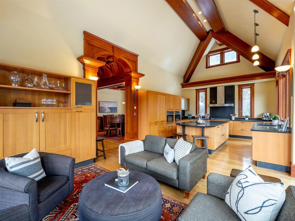 3833 Sunridge Drive