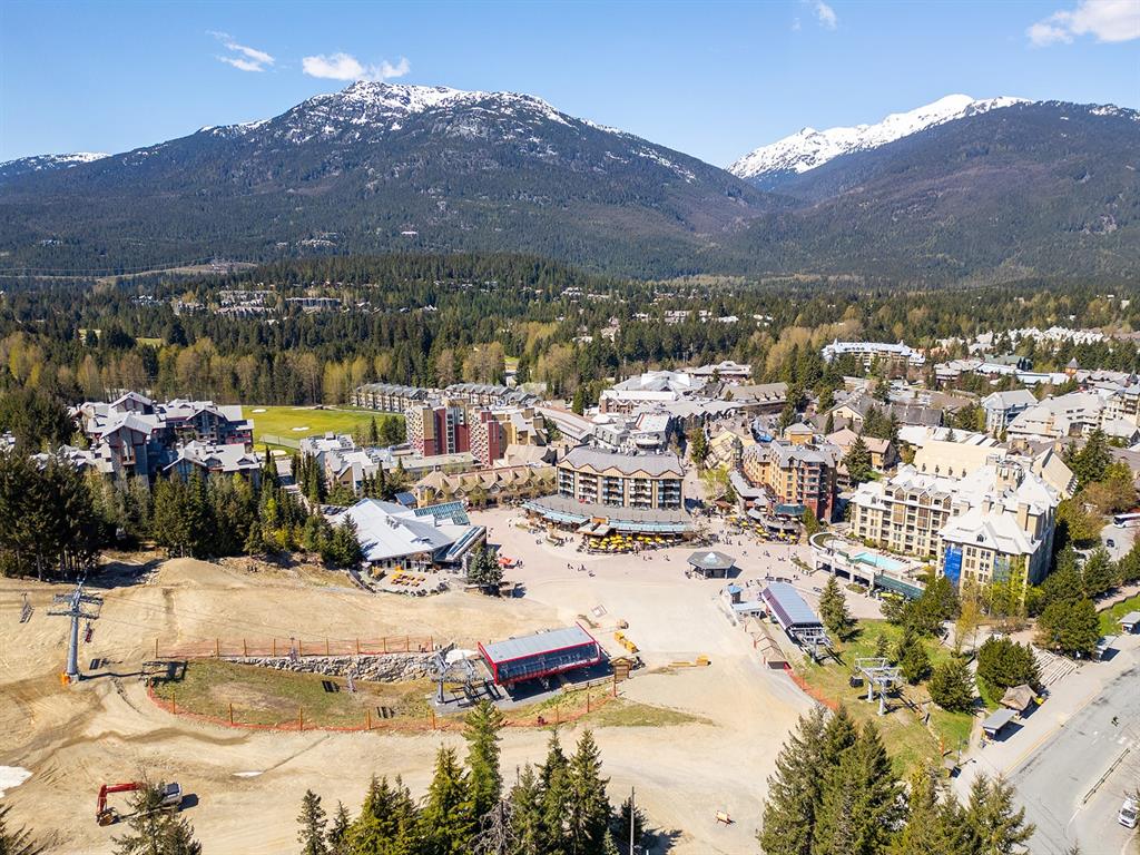 #303 – 4280 Mountain Square