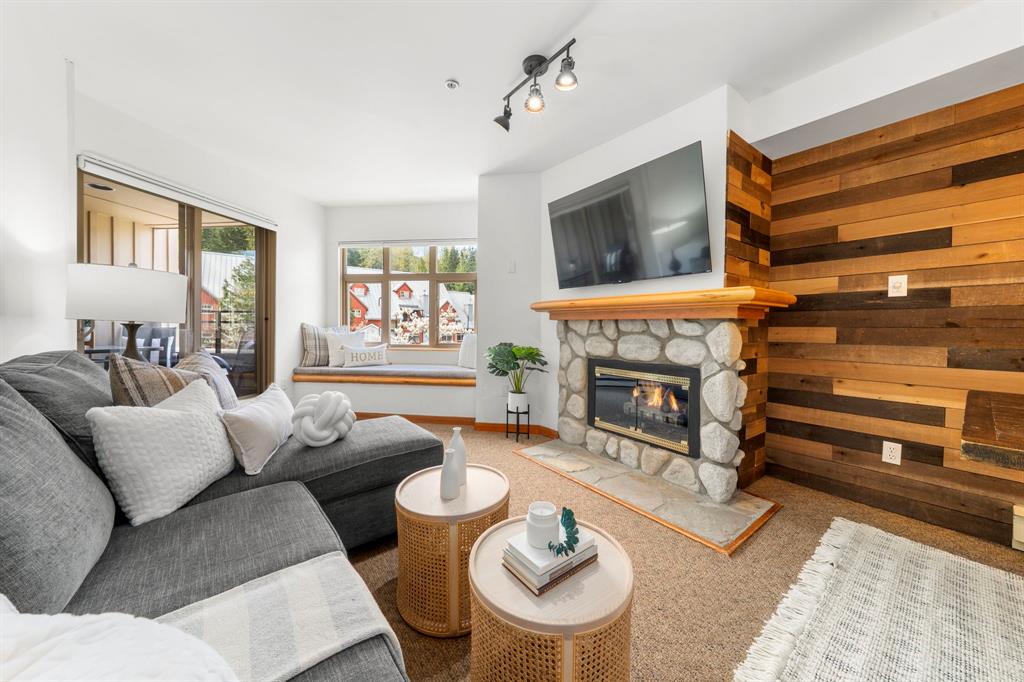 #204 – 2050 Lake Placid Road