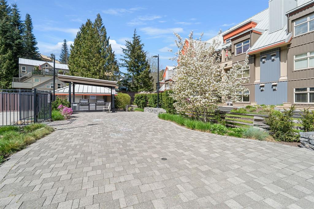 #204 – 2050 Lake Placid Road