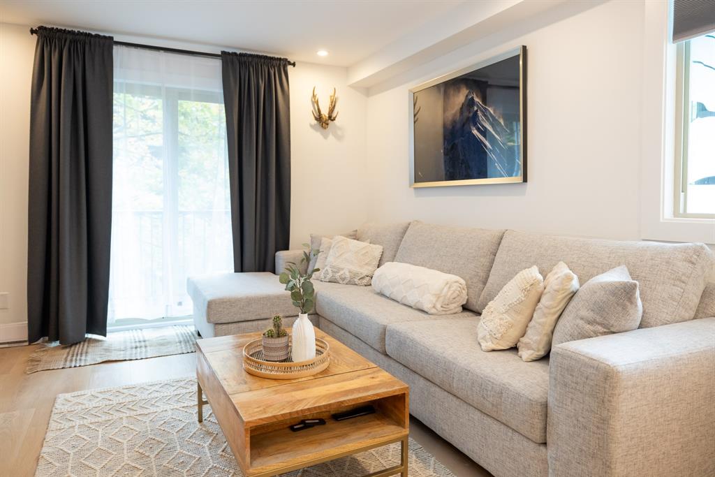 #100 – 2021 Karen Crescent