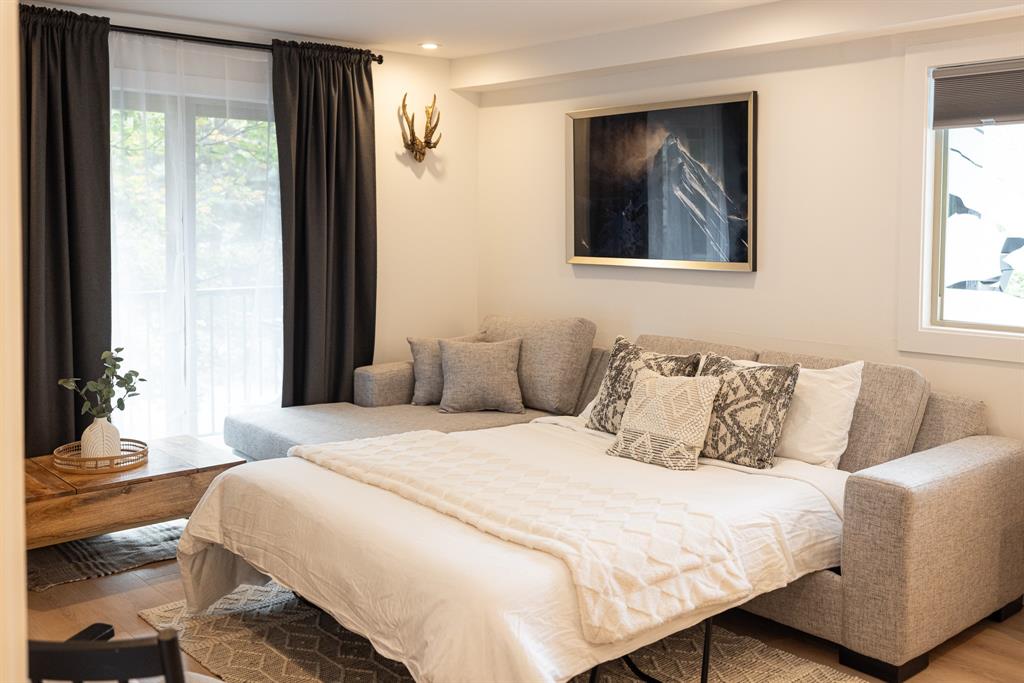#100 – 2021 Karen Crescent