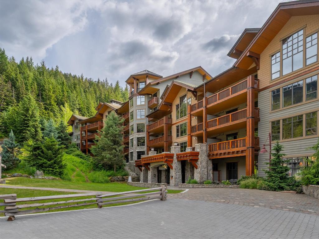 #221 – 2202 Gondola Way