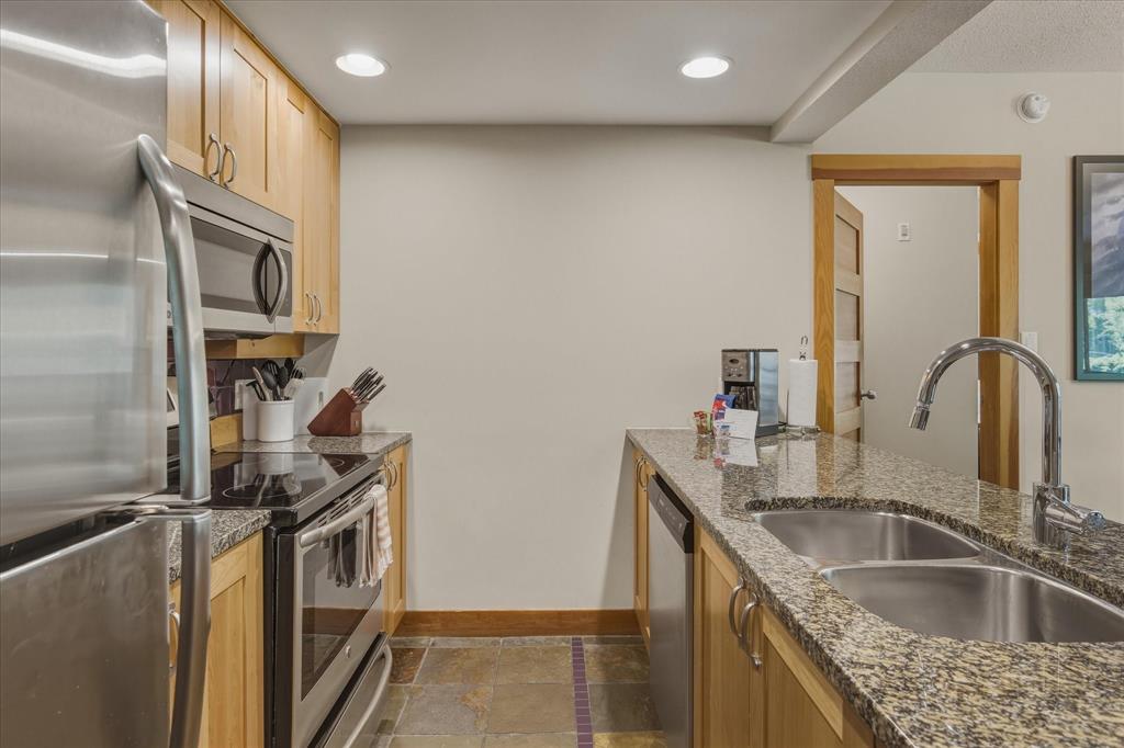 #432C – 2036 London Lane